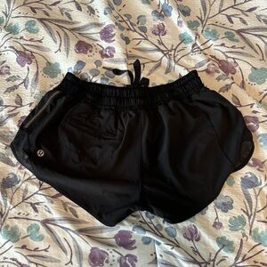 Lululemon Hotty Hot Shorts (2.5 inch inseam)
